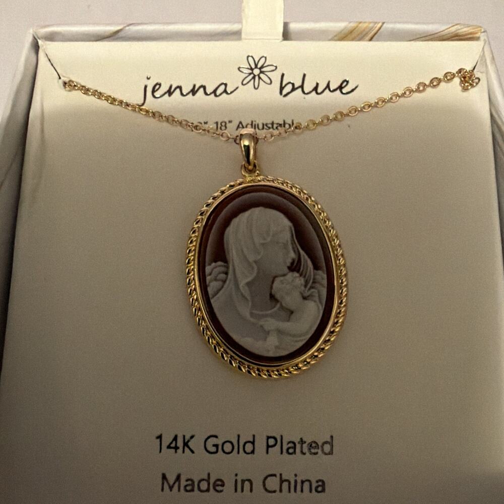 NIB Jenna Blue 14K Gold Plated Cameo Pendant Necklace Oval Mother & Child Brown